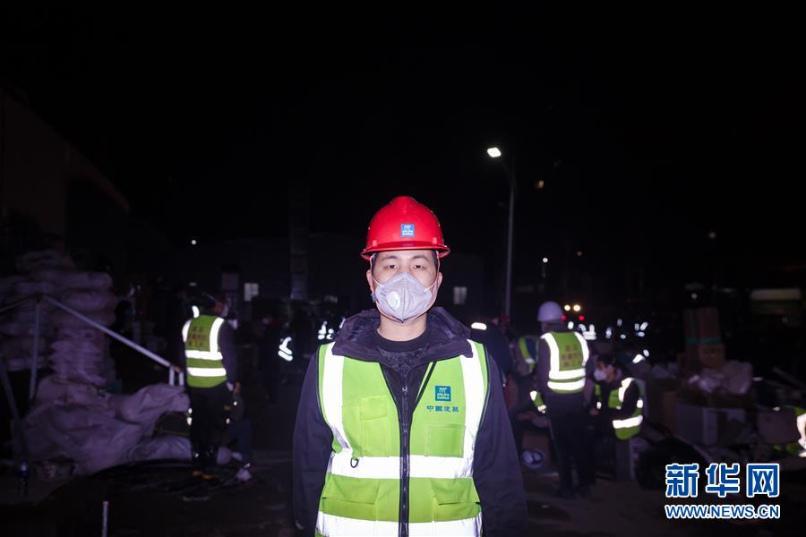 （一線抗疫群英譜&middot;圖文互動）（5）羅文浩：&ldquo;女兒，你的名字里有溫暖，有榮光！&rdquo;