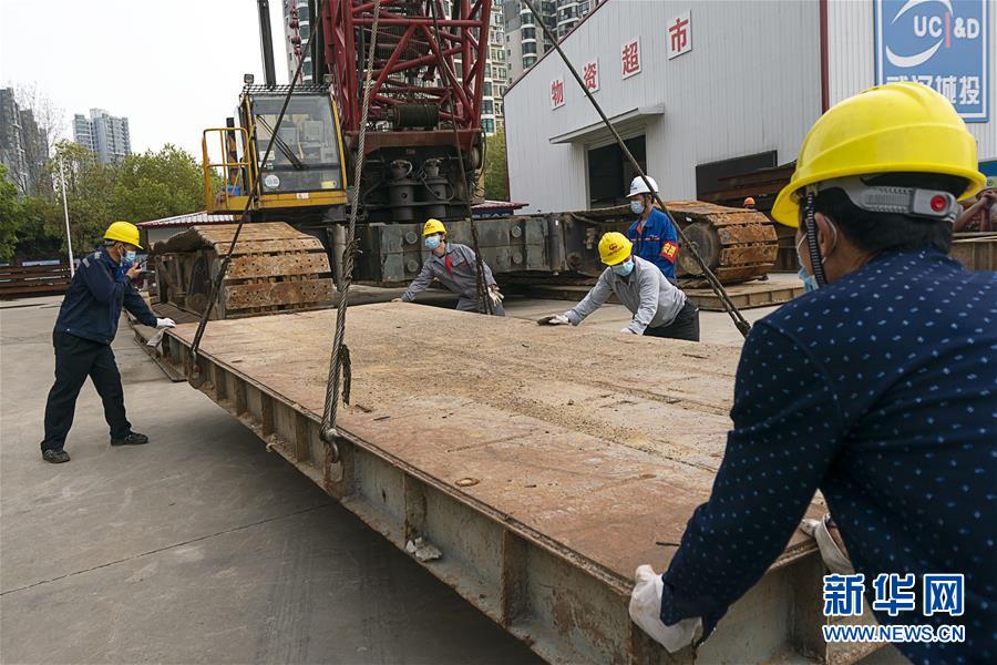 (新華全媒頭條·圖文互動)(9)在艱難中重啟 在陣痛中復(fù)蘇——湖北推動安全有序復(fù)工復(fù)產(chǎn)掃描