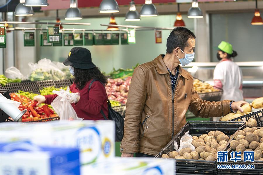 (新華全媒頭條·圖文互動)(10)在艱難中重啟 在陣痛中復(fù)蘇——湖北推動安全有序復(fù)工復(fù)產(chǎn)掃描