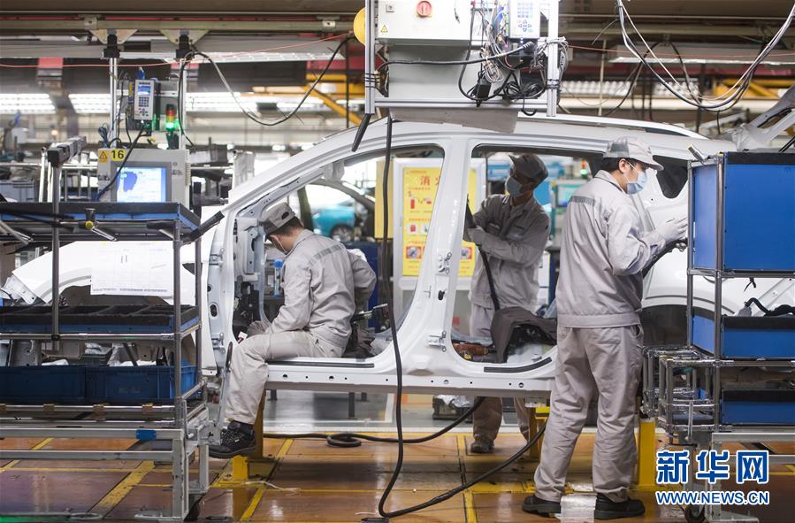 (新華全媒頭條·圖文互動)(15)在艱難中重啟 在陣痛中復(fù)蘇——湖北推動安全有序復(fù)工復(fù)產(chǎn)掃描