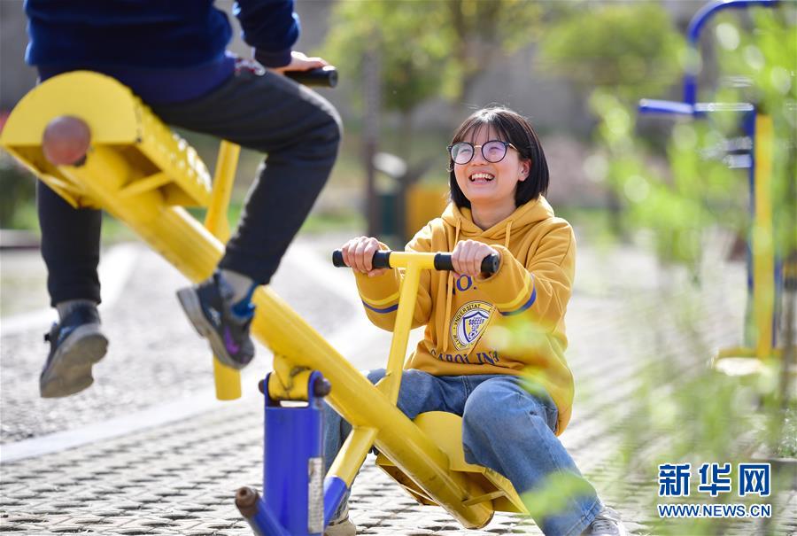 (新華全媒頭條·圖文互動(dòng))(5)奔向新的幸福——陜西貧困縣全部摘帽的N個(gè)截面