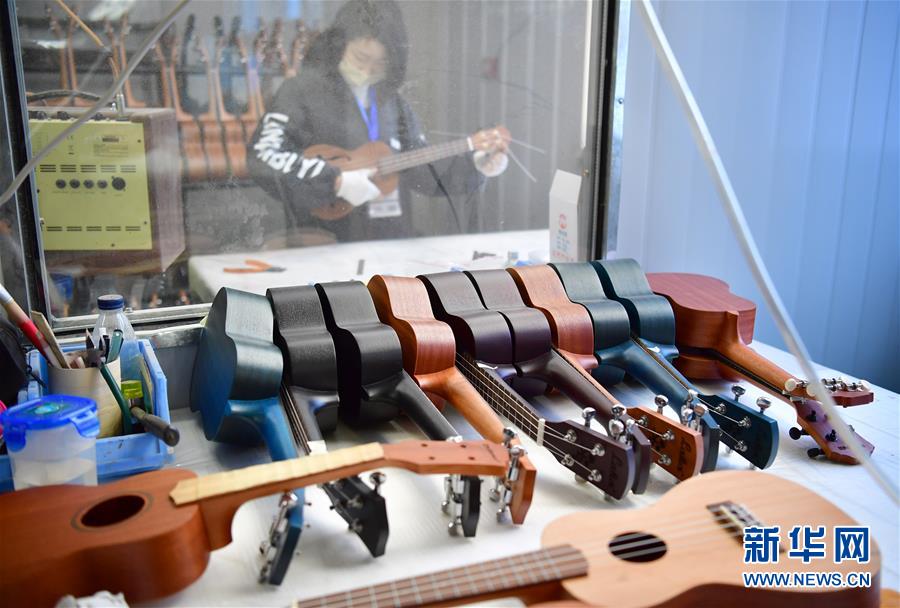 (新華全媒頭條·圖文互動(dòng))(9)奔向新的幸福——陜西貧困縣全部摘帽的N個(gè)截面