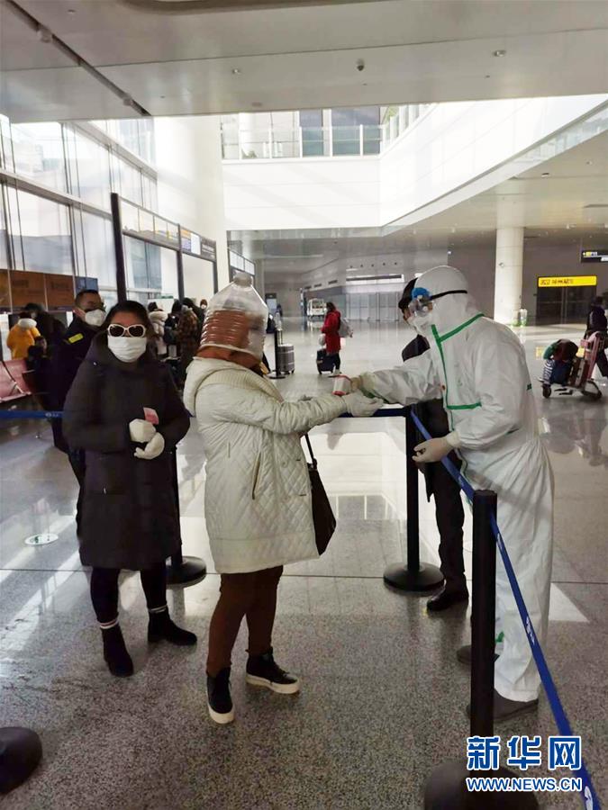 （習(xí)近平致敬的戰(zhàn)&ldquo;疫&rdquo;英雄&middot;志愿者篇&middot;圖文互動(dòng)）（8）他們，微光成炬照征程