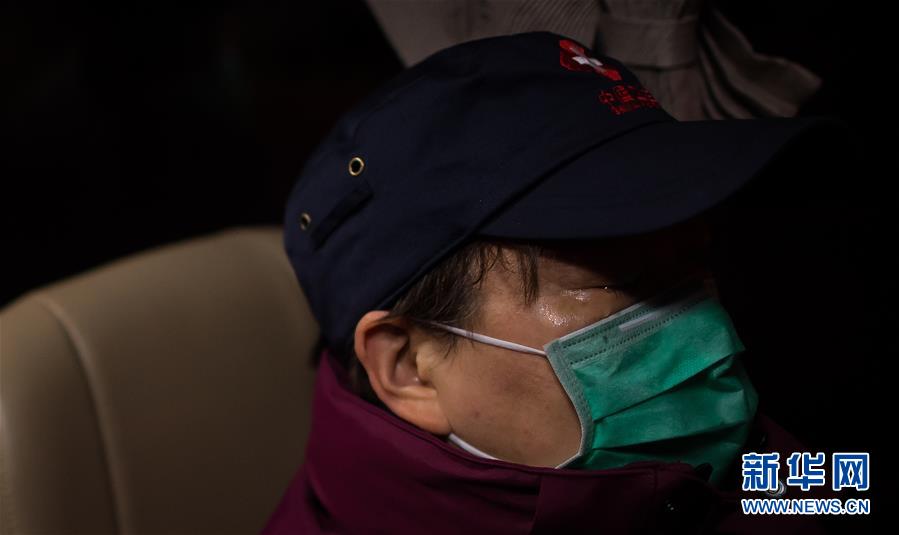 （新華全媒頭條&middot;習近平致敬的戰(zhàn)&ldquo;疫&rdquo;英雄&middot;武漢人民篇&middot;圖文互動）（11）壯哉，大武漢&mdash;&mdash;獻給英雄的武漢人民