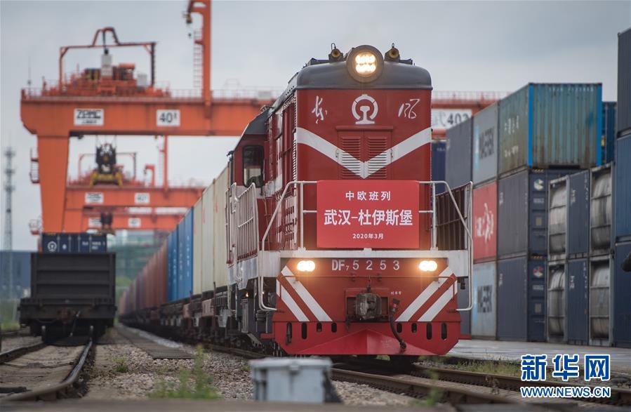 （新華全媒頭條&middot;習近平致敬的戰(zhàn)&ldquo;疫&rdquo;英雄&middot;武漢人民篇&middot;圖文互動）（14）壯哉，大武漢&mdash;&mdash;獻給英雄的武漢人民