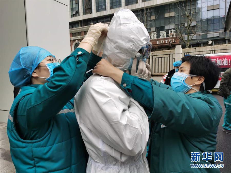 (聚焦疫情防控·圖文互動)(4)急救車輪上的45天