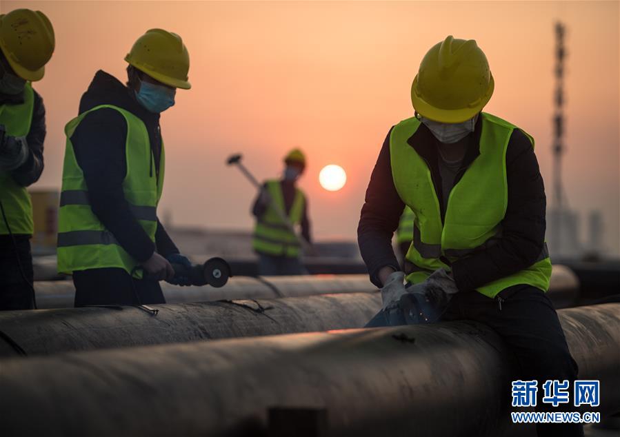 (新華全媒頭條·圖文互動)(6)致敬“沉默的英雄”——記武漢火神山雷神山醫(yī)院的建設(shè)者