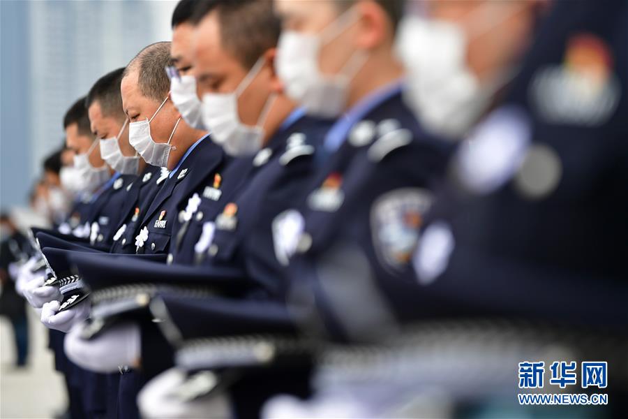(新華全媒頭條·圖文互動)(6)舉國同悲 萬眾同心——全國各地悼念新冠肺炎疫情犧牲烈士和逝世同胞側(cè)記