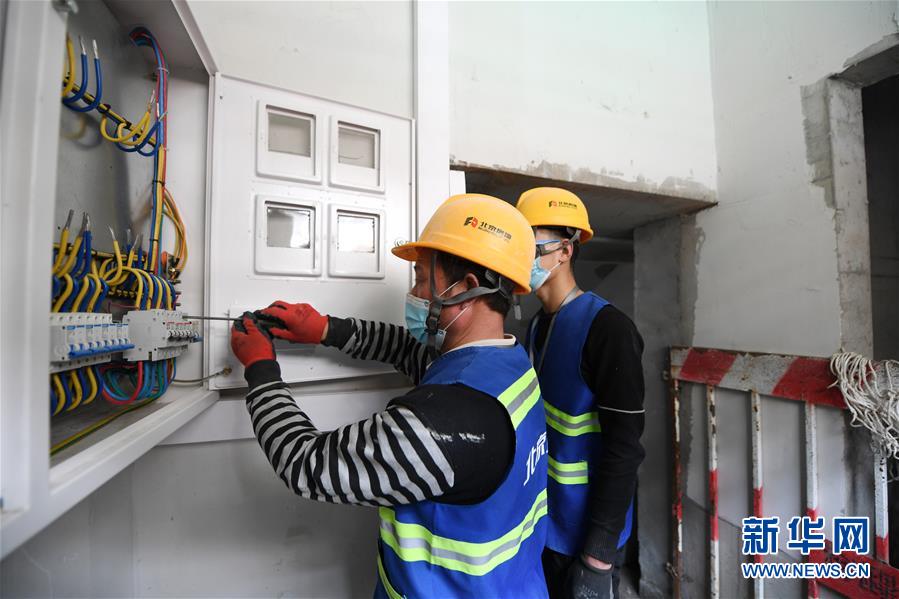 （新華全媒頭條·圖文互動）（5）88級臺階，終于不再是座“山”？——北京老舊小區(qū)加裝電梯現(xiàn)狀調(diào)查