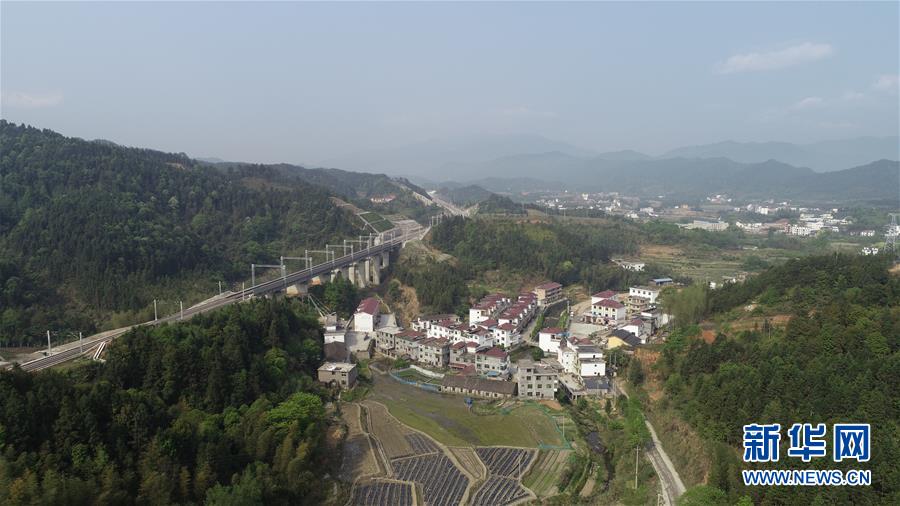 （決戰(zhàn)決勝脫貧攻堅&middot;圖文互動）（3）扶貧路上三人行