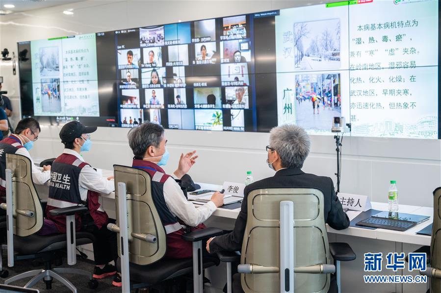  （新華全媒頭條&middot;圖文互動(dòng)）（4）白衣執(zhí)甲為蒼生&mdash;&mdash;全球抗疫戰(zhàn)場醫(yī)護(hù)人員群像