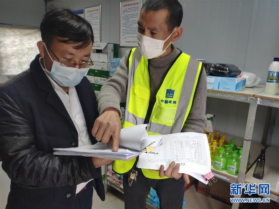 （一線抗疫群英譜&middot;圖文互動(dòng)）（1）&ldquo;逆行者&rdquo;曾陽春：步行十公里，他冒雨趕赴一線