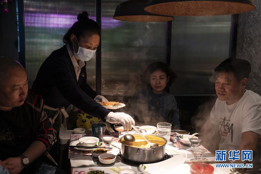 (圖文互動)(3)火鍋與分餐制“同行”——四川成都餐飲新風(fēng)尚觀察