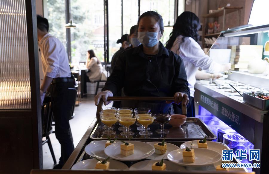 (圖文互動)(4)火鍋與分餐制“同行”——四川成都餐飲新風(fēng)尚觀察