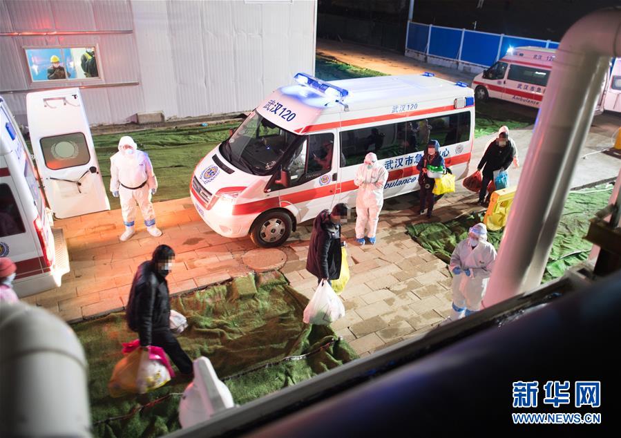 （聚焦疫情防控·圖文互動(dòng)）（11）分秒必爭(zhēng)！一切為了治病救人——中國抗疫生命至上的生動(dòng)實(shí)踐