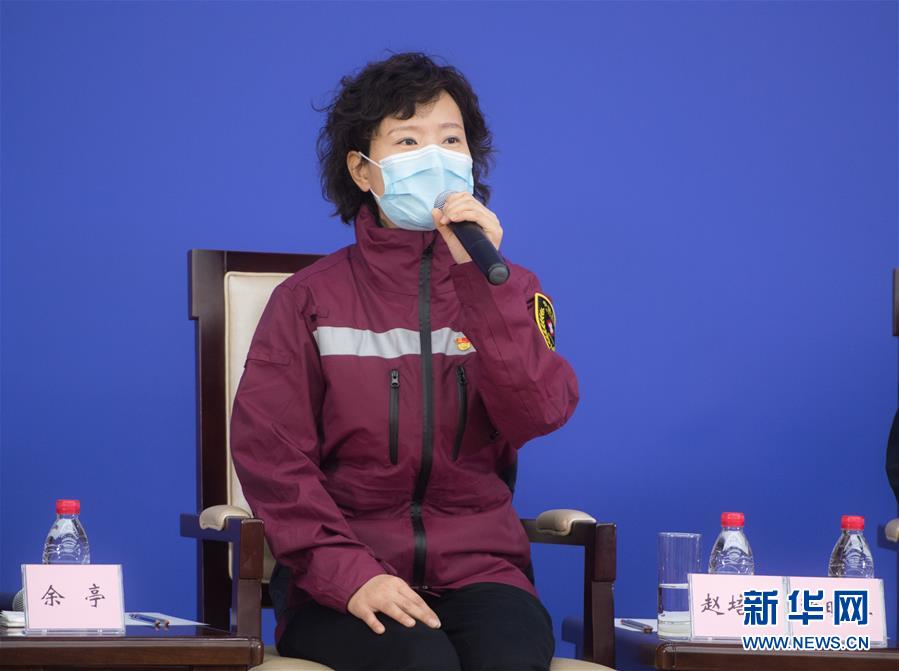 （聚焦疫情防控·圖文互動(dòng)）（5）分秒必爭(zhēng)！一切為了治病救人——中國抗疫生命至上的生動(dòng)實(shí)踐