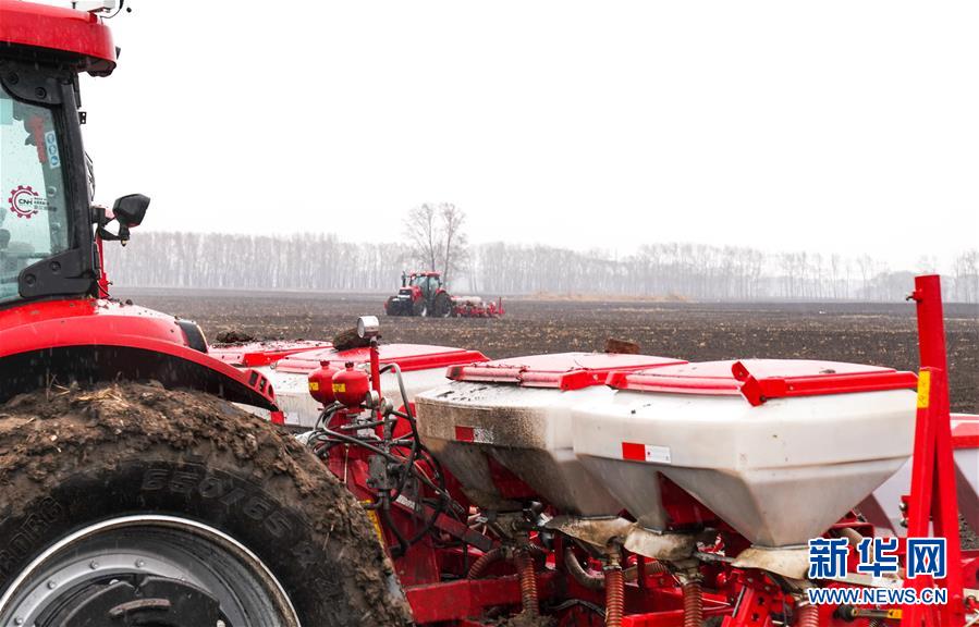 （在習(xí)近平新時(shí)代中國(guó)特色社會(huì)主義思想指引下&mdash;&mdash;新時(shí)代新作為新篇章&middot;習(xí)近平總書(shū)記關(guān)切事&middot;圖文互動(dòng)）（11）春耕忙 信心足&mdash;&mdash;谷雨時(shí)節(jié)走馬東北直擊糧事