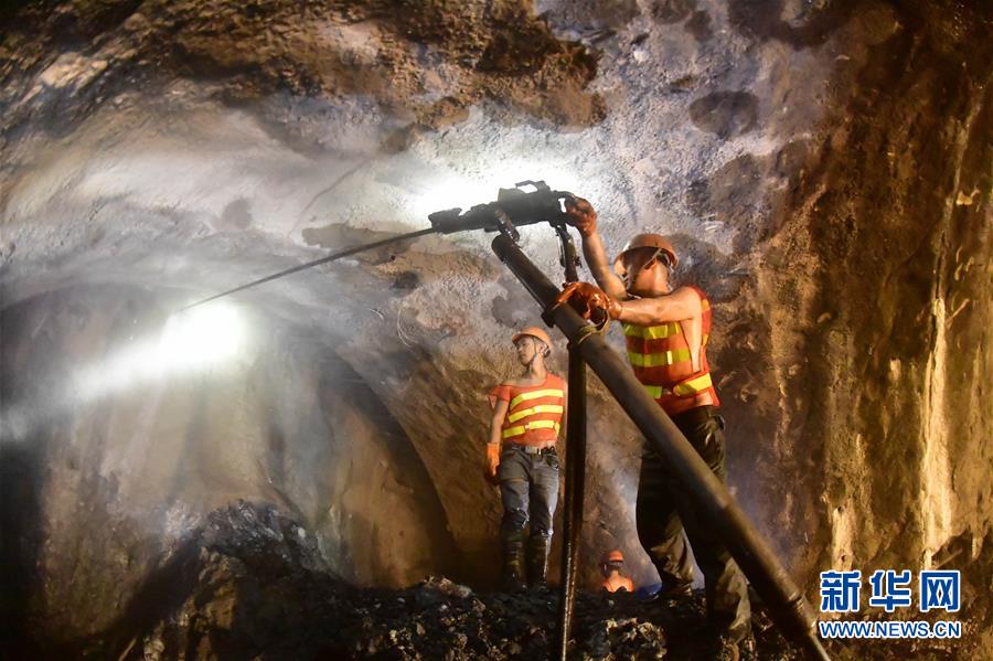 (圖文互動)(3)“最難掘進(jìn)隧道”大柱山隧道貫通