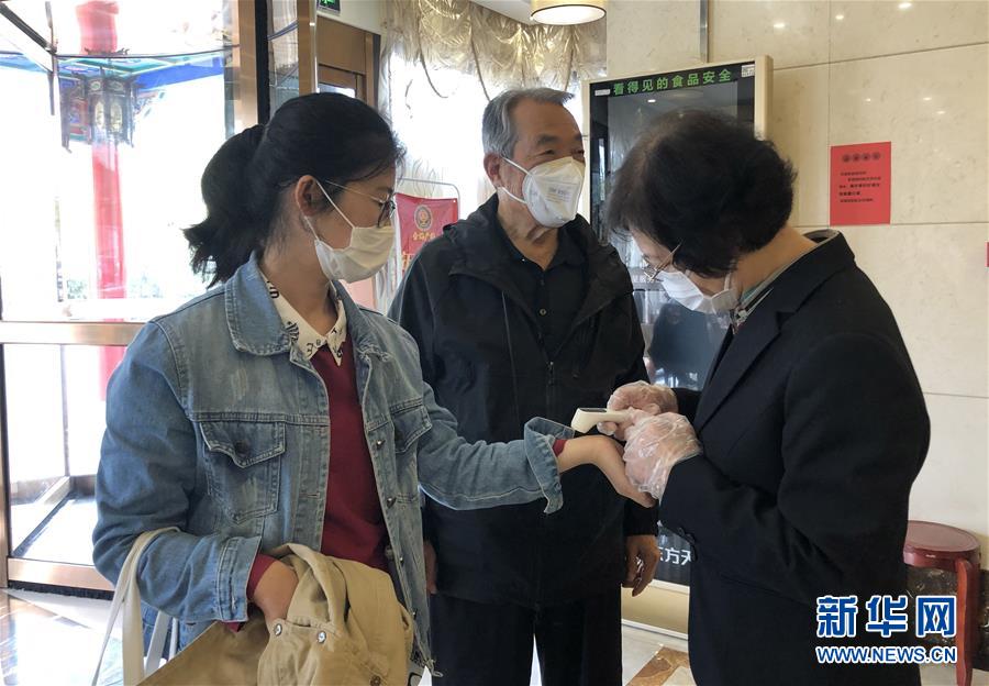 (聚焦復(fù)工復(fù)產(chǎn)·圖文互動(dòng))(2)春暖花開(kāi)迎客來(lái)——天津餐飲業(yè)回暖一線直擊