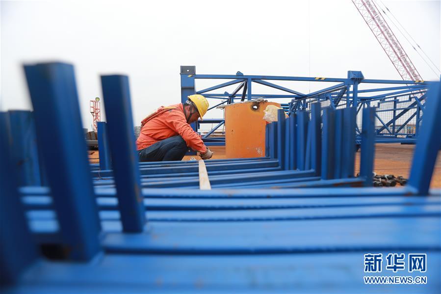 (圖文互動)(4)伶仃洋上超級工程建設(shè)者的一天