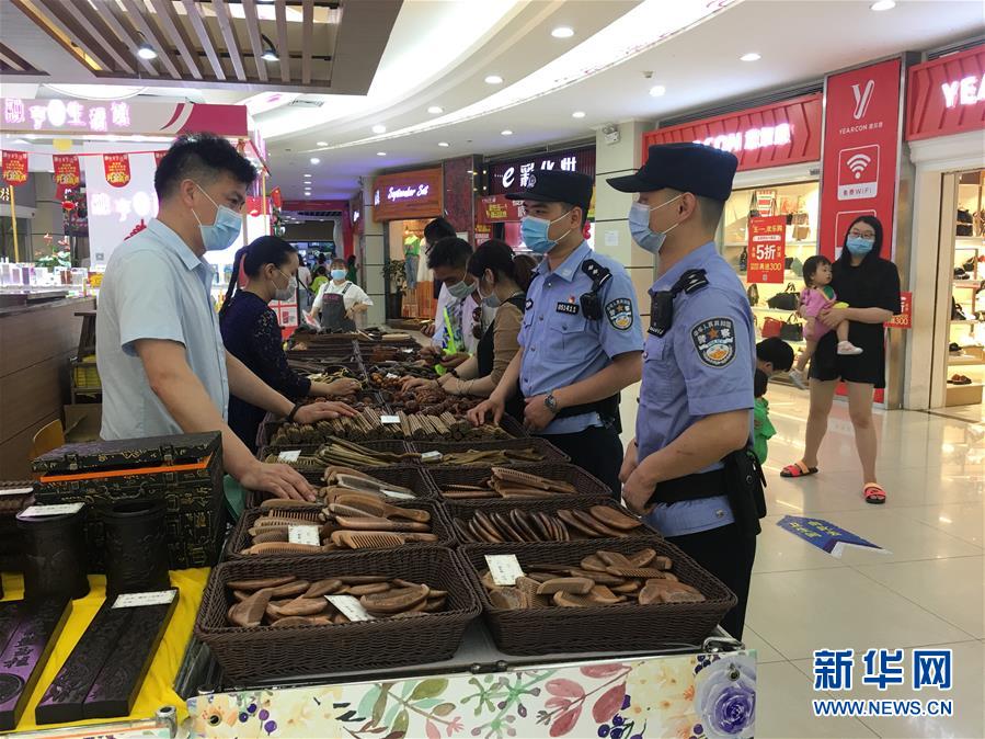 （新華全媒頭條&middot;圖文互動）（2）戰(zhàn)斗在防疫最前沿&mdash;&mdash;來自&ldquo;五一&rdquo;國際勞動節(jié)的致敬