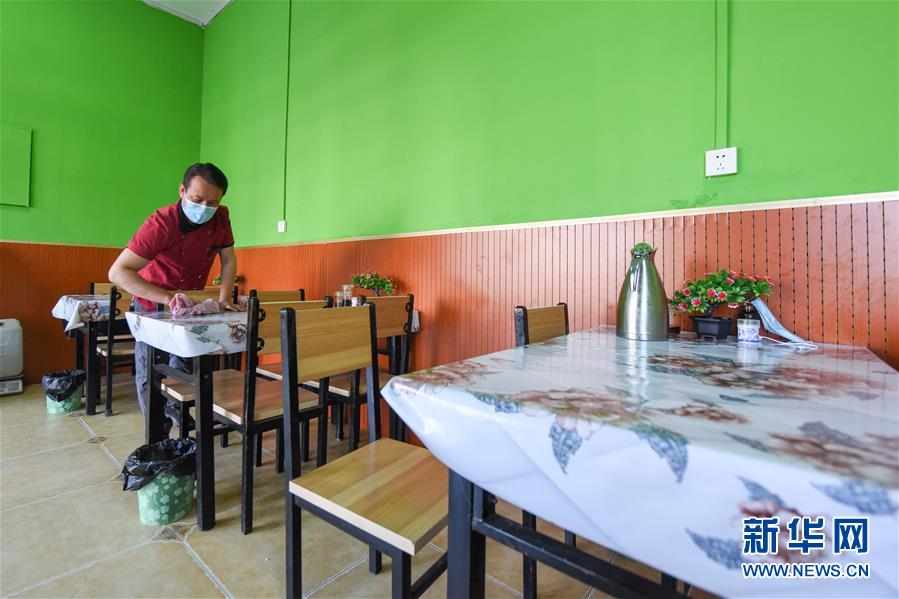 (決戰(zhàn)決勝脫貧攻堅·圖文互動)(3)阿布都艾尼北上務(wù)工“三級跳”