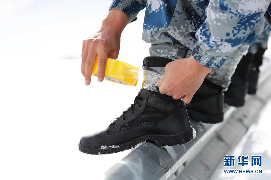 （圖文互動(dòng)）（2）特寫(xiě)：山再高，也要把給養(yǎng)送上去！