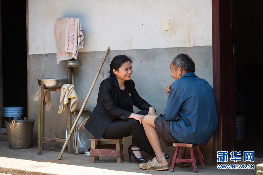 （圖文互動）（2）扶貧干部唐華容：治疾病也治&ldquo;窮病&rdquo;