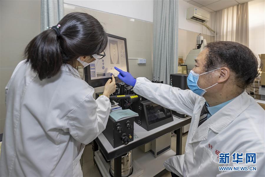 （代表委員履職&middot;圖文互動(dòng)）（2）&ldquo;履職與行醫(yī)，都要精益求精&rdquo;&mdash;&mdash;全國政協(xié)委員吳煥淦履職記