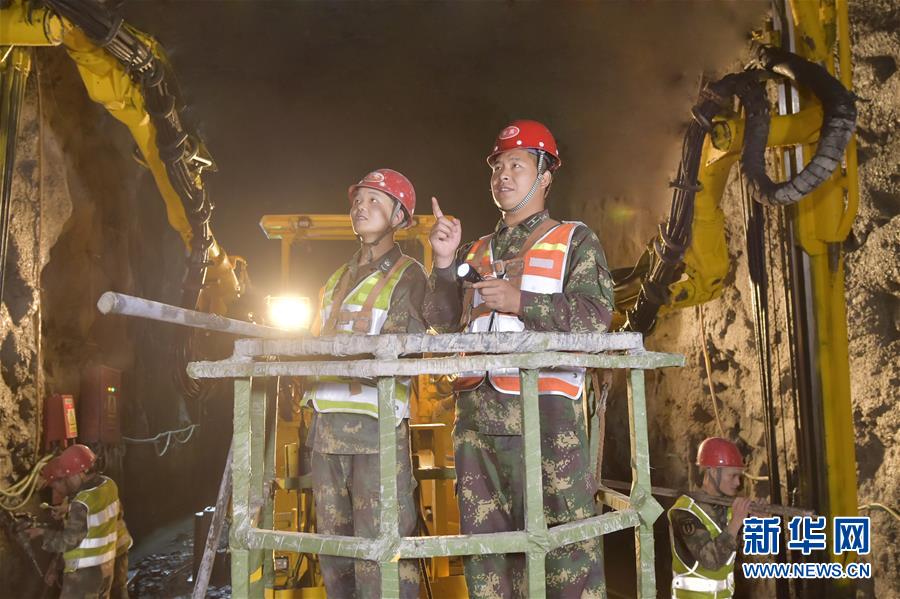 （代表委員履職&middot;圖文互動）（1）把創(chuàng)新成果融入國防工程建設(shè)&mdash;&mdash;全國人大代表沙子呷履職記