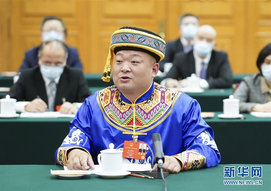 （新華全媒頭條&middot;圖文互動）（8）從人民中汲取磅礴力量&mdash;&mdash;習近平總書記同出席2020年全國兩會人大代表、政協(xié)委員共商國是紀實