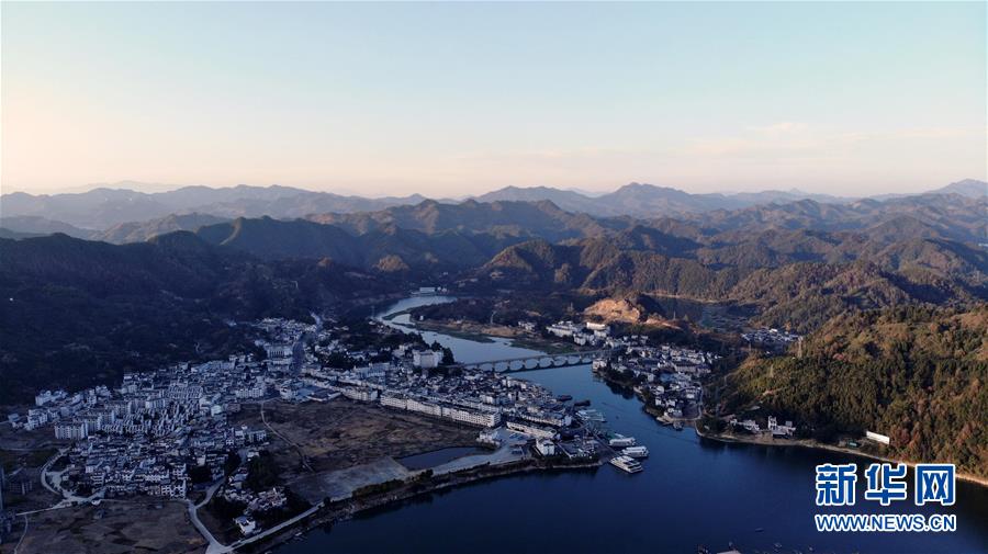（新華全媒頭條·圖文互動(dòng)）（5）從“藍(lán)圖規(guī)劃”到美麗“現(xiàn)實(shí)畫卷”——長三角一體化高質(zhì)量發(fā)展一年間