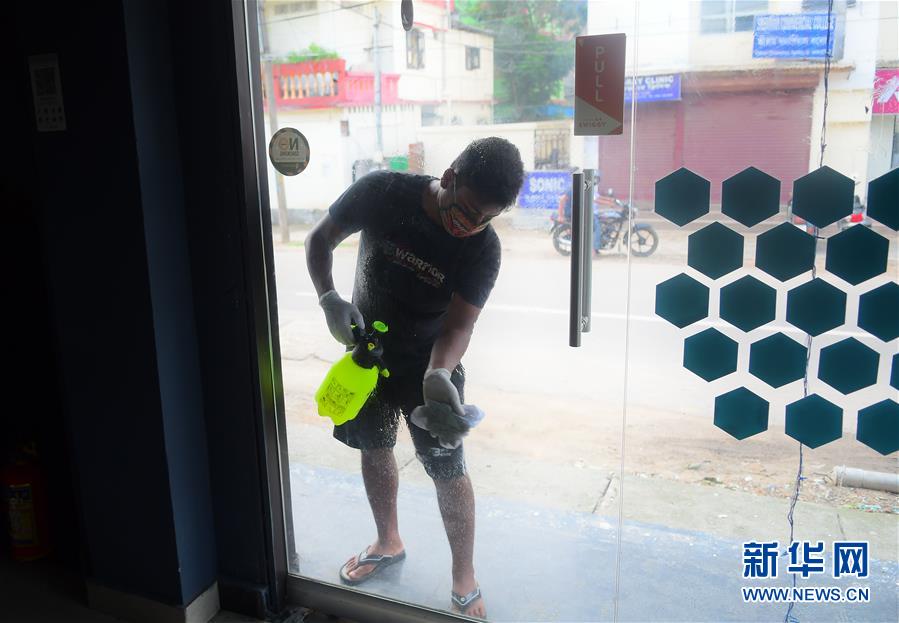 （國(guó)際疫情&middot;XHDW）（1）印度新冠確診病例超25萬(wàn) 開(kāi)始分階段放松管控