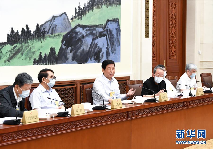 (時(shí)政)十三屆全國(guó)人大常委會(huì)第十九次會(huì)議分組審議退役軍人保障法草案等  栗戰(zhàn)書參加審議