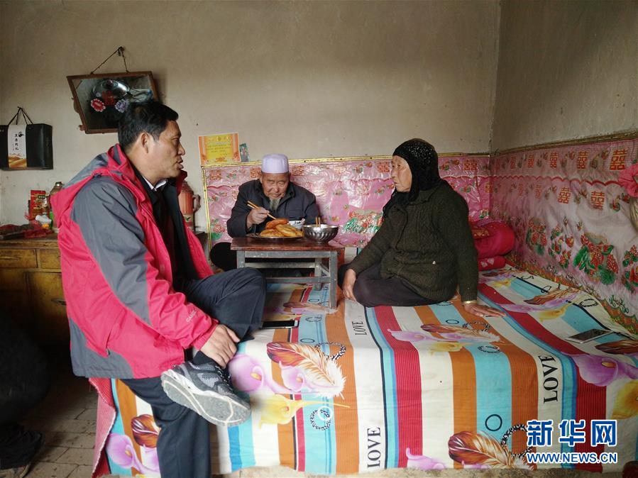 (新華全媒頭條·圖文互動)(5)初心赴使命 熱血寫春秋——記脫貧攻堅(jiān)中的共產(chǎn)黨員