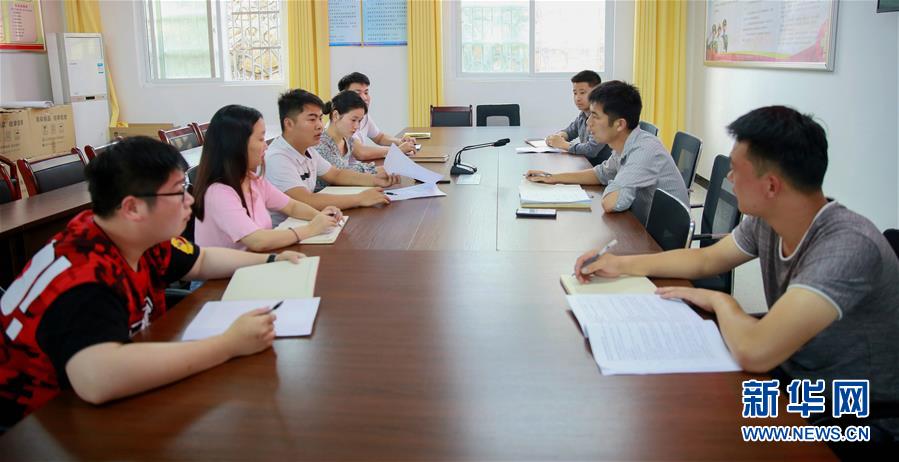  （新華全媒頭條·圖文互動）（4）青春，在希望的田野上——大別山區(qū)尋訪“城歸”大學(xué)畢業(yè)生