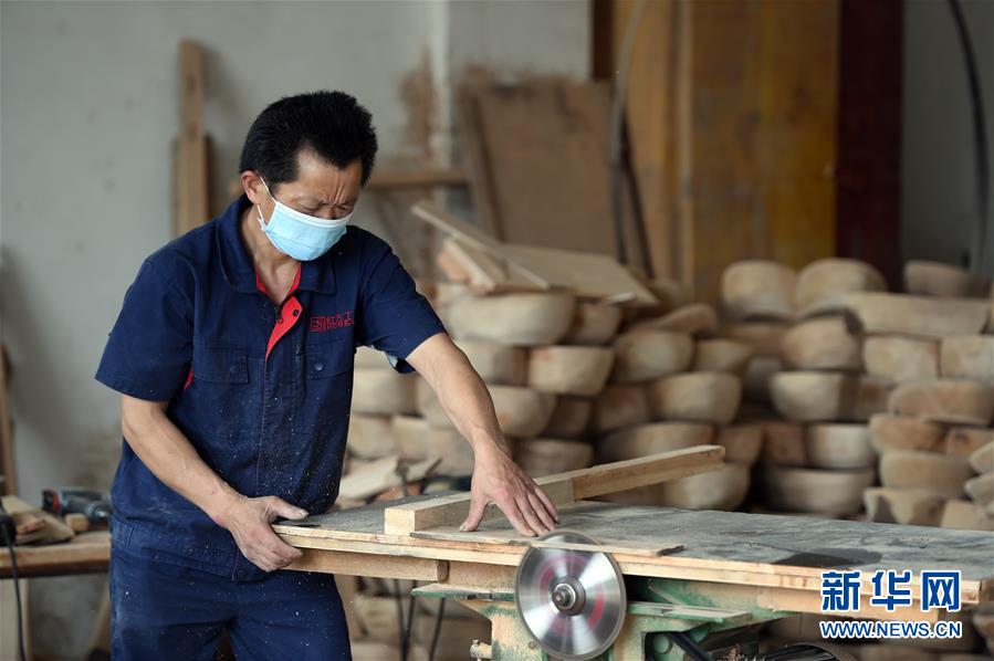  （新華全媒頭條·圖文互動）（5）青春，在希望的田野上——大別山區(qū)尋訪“城歸”大學(xué)畢業(yè)生