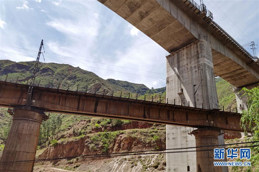 (新華全媒頭條·圖文互動)(15)自強(qiáng)的力量——成昆鐵路通車50年記