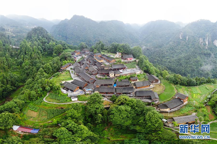 （新華全媒頭條·走向我們的小康生活·圖文互動(dòng)）（7）那山，那人，那苗寨——十八洞村三代人的奮斗史