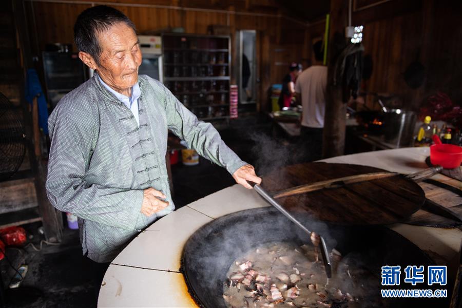 （新華全媒頭條·走向我們的小康生活·圖文互動(dòng)）（8）那山，那人，那苗寨——十八洞村三代人的奮斗史