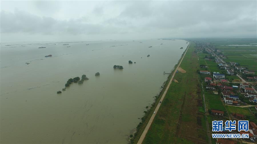 （防汛抗洪&middot;圖文互動(dòng)）（5）&ldquo;險(xiǎn)情不可怕，可怕的是不能及時(shí)發(fā)現(xiàn)險(xiǎn)情&rdquo;&mdash;&mdash;洞庭湖巡堤查險(xiǎn)現(xiàn)場直擊