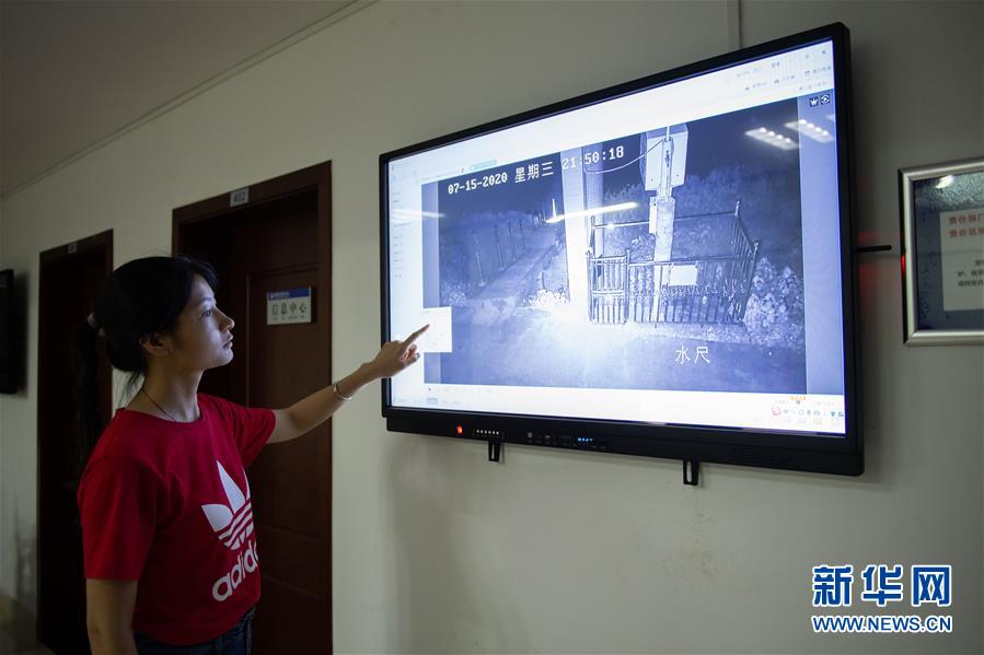 （防汛抗洪·圖文互動(dòng)）（5）在大堤上成長，為人民守護(hù)——洪水中的青年“生力軍”