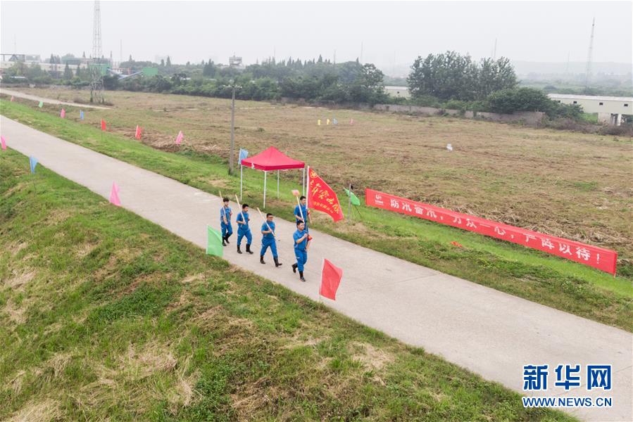 （防汛抗洪·圖文互動(dòng)）（7）在大堤上成長，為人民守護(hù)——洪水中的青年“生力軍”