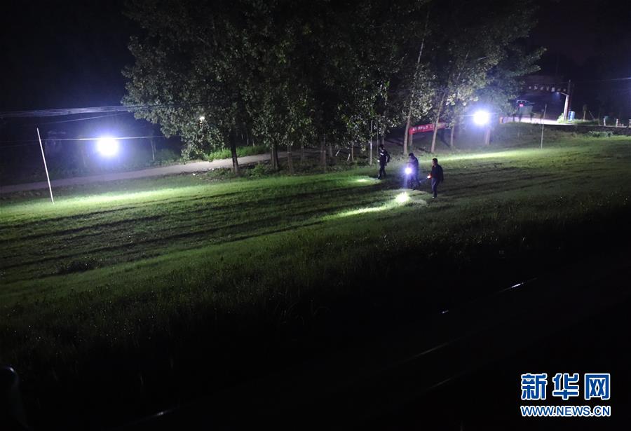 (防汛抗洪·圖文互動(dòng))(1)基層守白班 市直機(jī)關(guān)守夜班——蕪湖守堤見聞