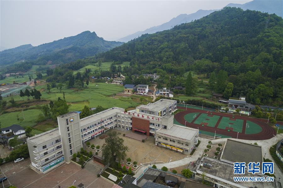 （新華全媒頭條&middot;圖文互動(dòng)）（12）&ldquo;美麗的中國夢屬于你們&rdquo;&mdash;&mdash;以習(xí)近平同志為核心的黨中央關(guān)心少年兒童工作紀(jì)實(shí)