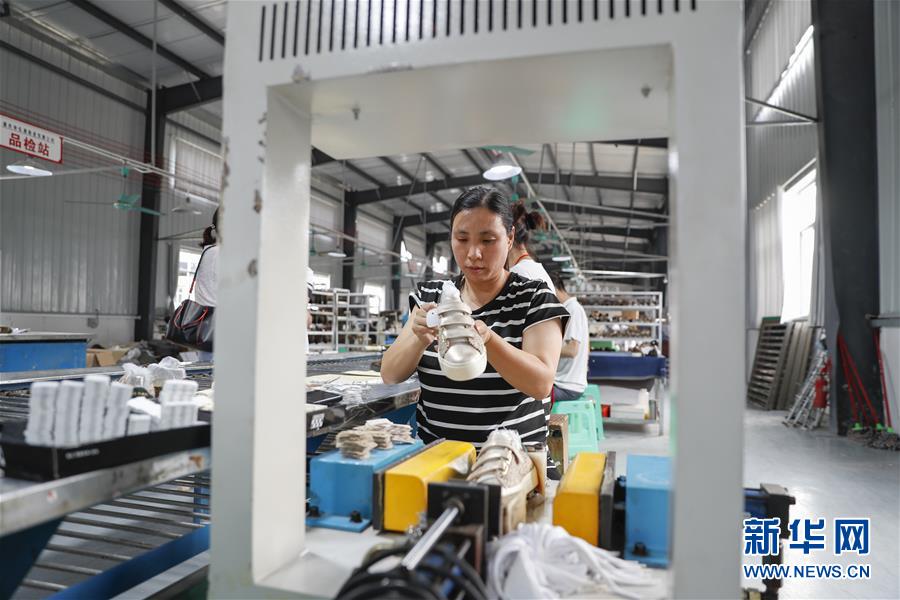 （落實“六穩(wěn)”“六保”一線見聞·圖文互動）（2）“不讓一名貧困勞動力失業(yè)！”——三峽庫區(qū)穩(wěn)就業(yè)見聞