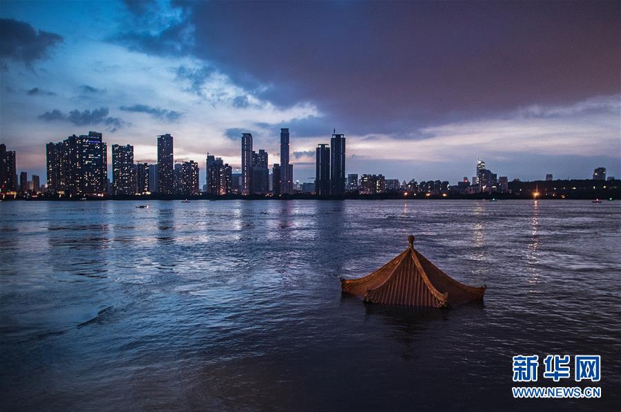 （在習近平新時代中國特色社會主義思想指引下——新時代新作為新篇章·習近平總書記關切事·圖文互動）（1）戰(zhàn)疫魔,斗洪魔——湖北全力應對防疫、防汛疊加“雙考”