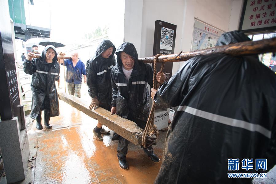 （在習近平新時代中國特色社會主義思想指引下——新時代新作為新篇章·習近平總書記關切事·圖文互動）（4）戰(zhàn)疫魔,斗洪魔——湖北全力應對防疫、防汛疊加“雙考”