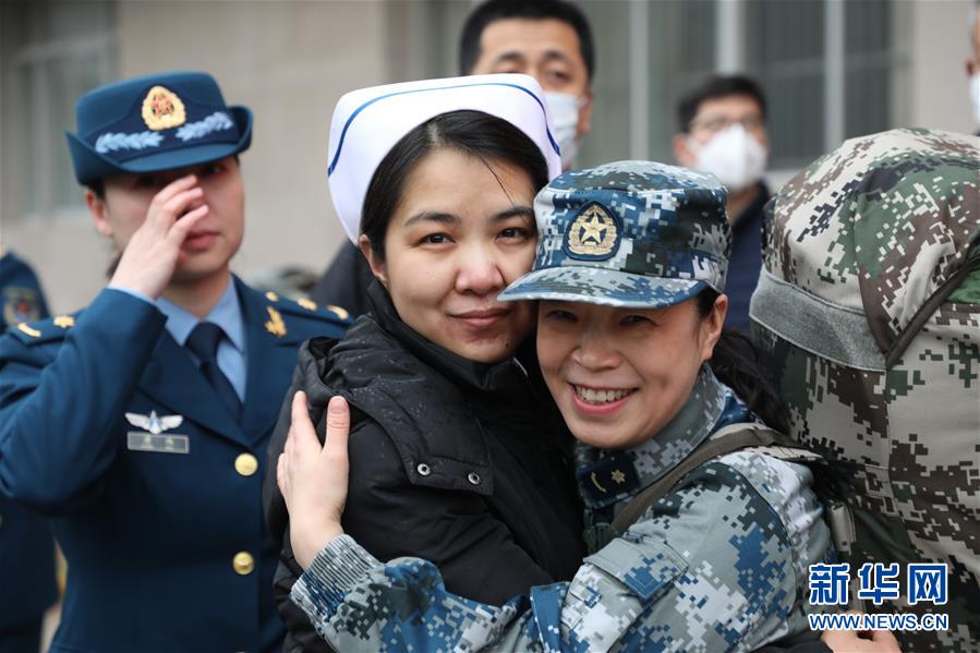 （圖文互動）（1）“白衣戰(zhàn)士”在沖鋒——記“最美新時(shí)代革命軍人”仲月霞