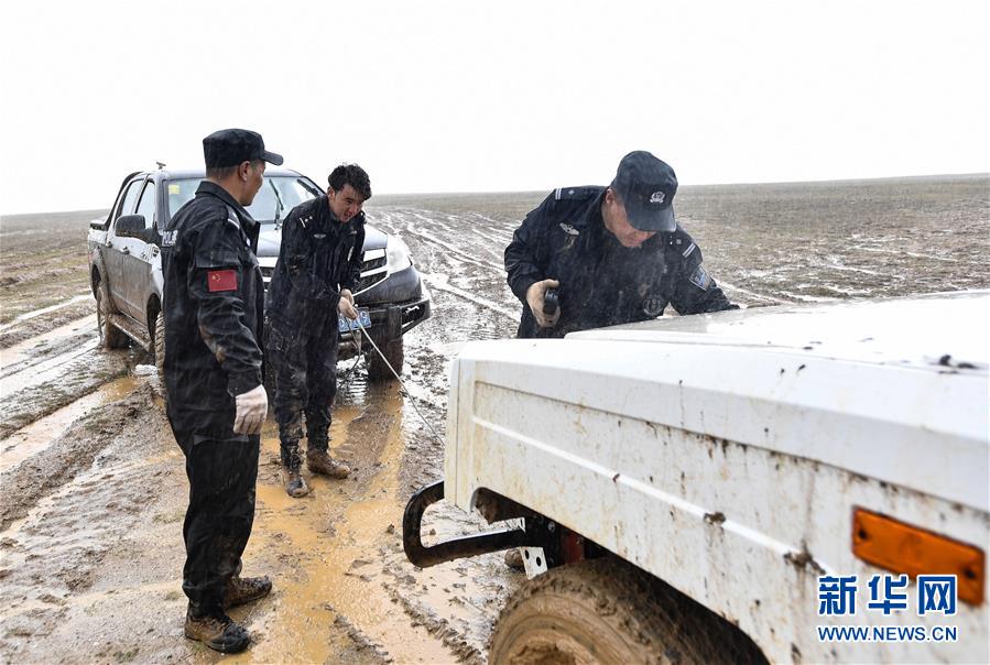 （圖文互動）（4）記者手記：可可西里，“挪”向“藏羚羊大產(chǎn)房”的14個半小時